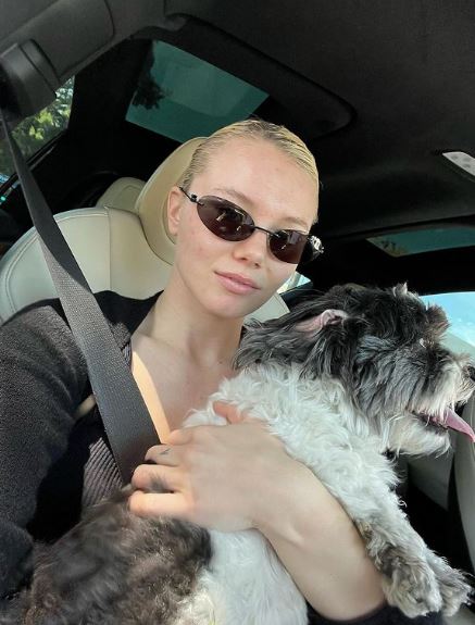 Monica Corgan has a pet dog