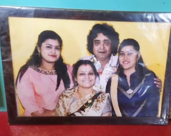 Raimohan Parida with his wife and daughters