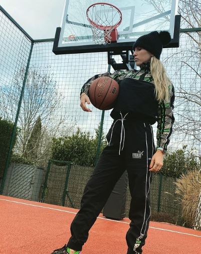 Sofia Balbi likes basketball