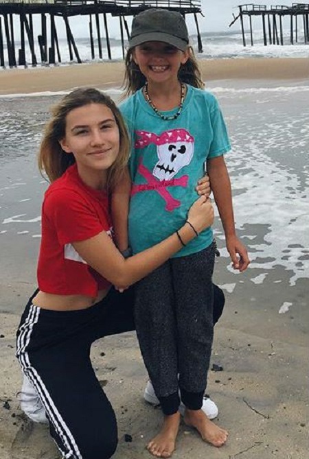Sofia Hubiltz with her sister