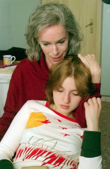 The lead actress María Valverde with her grandmother in the film