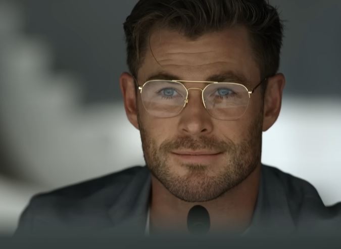 The lead role of Steve Abnesti is acted by Chris Hemsworth