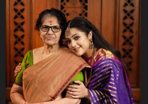 Vidyasagar wife and her mom