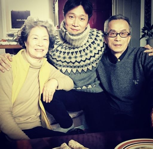 Yang with his parents
