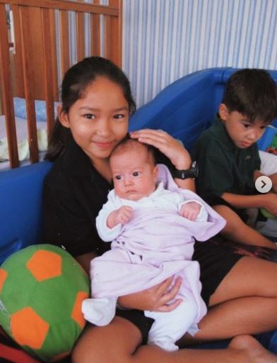 Young Erika with her siblings