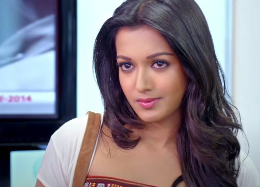Actress Catherine Tresa as Anu