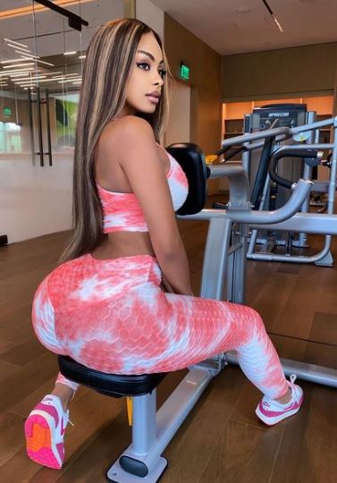 Ana Montana does workout
