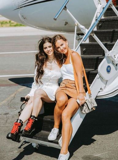 Azra Bajrami with her bestie