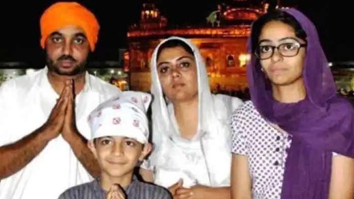 Bhagwant Mann with his first wife and kids