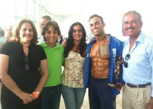 Dennis Yadiel Sanchez with his family members