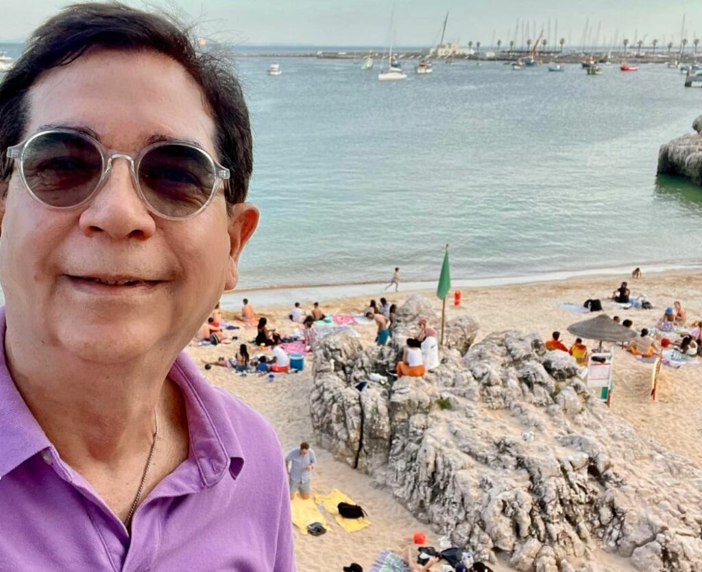 Edgardo Díaz likes traveling