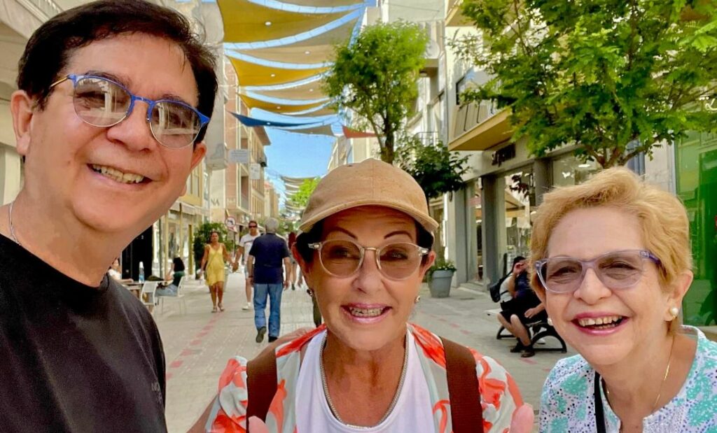 Edgardo Díaz with his friends