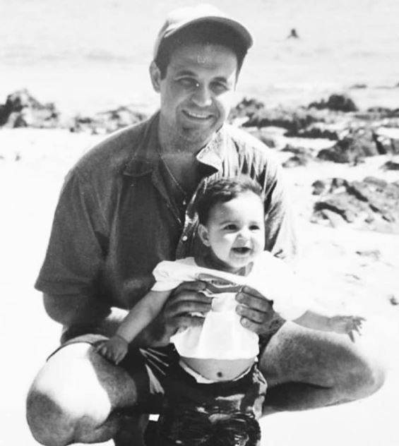 Haris Hosseini childhood image with her dad