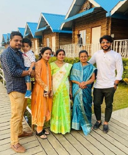 Kishor Das with his brother, mother and sister