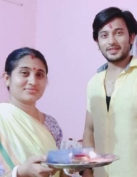 Kishor Das with his sister