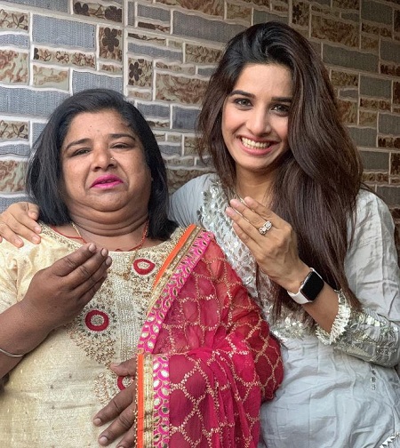 Neha Khan with her mother