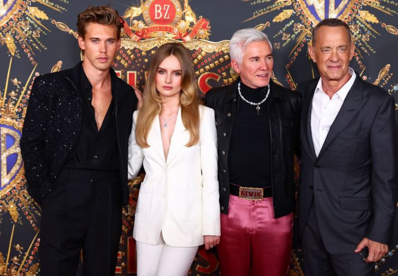Olivia DeJonge and her fellow actors