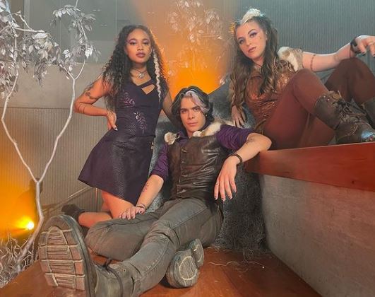 Pearce with the cast of Zombies 3