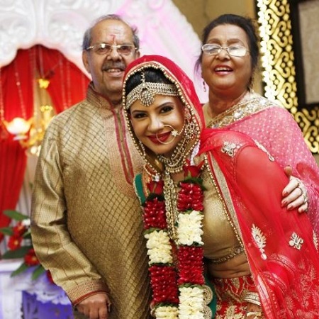 Sambhavna Seth Family, Sister, Brother (Religions & Caste)