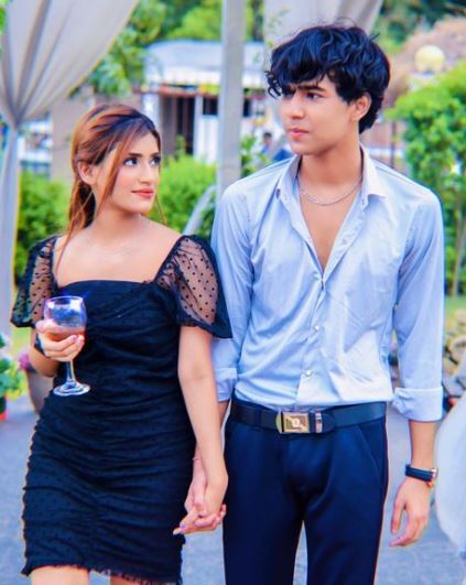 Samreen Ali and her fellow actor