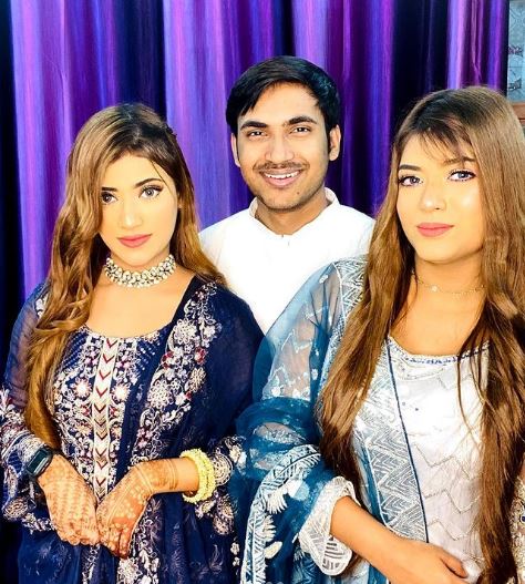 Samreen Ali with her sister and brother