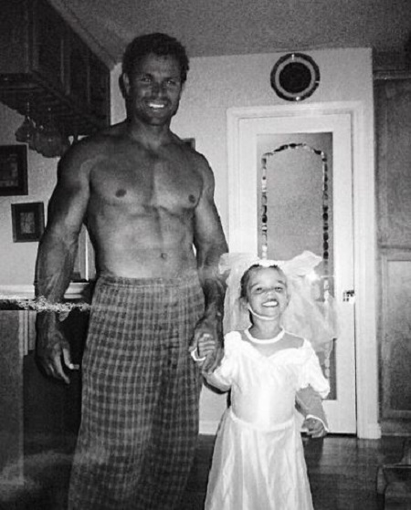 Sofia Cromwell childhood picture with her father