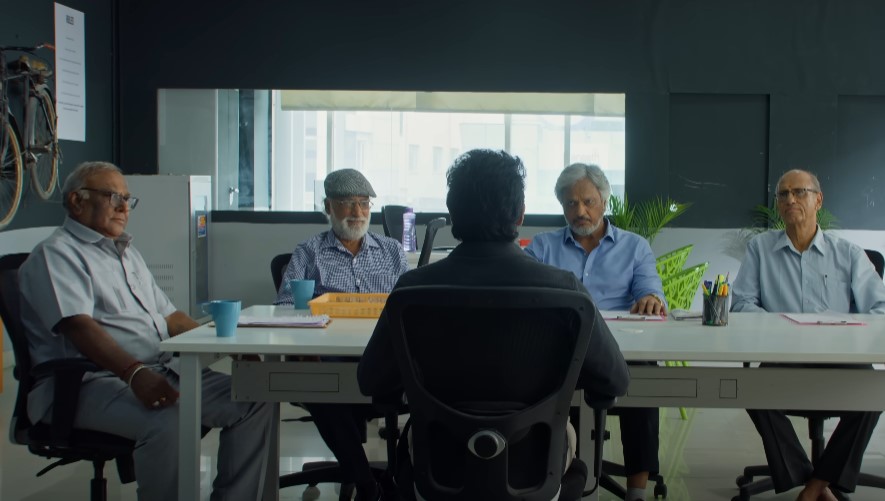 The lead entertainers of the film