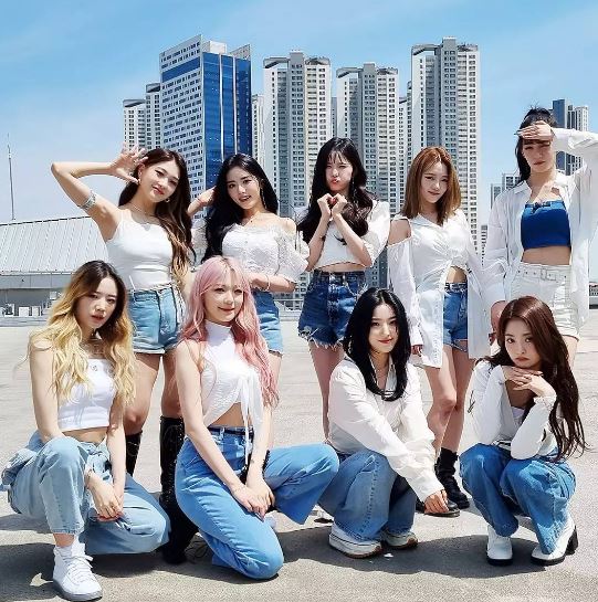 The members of Fromis 9