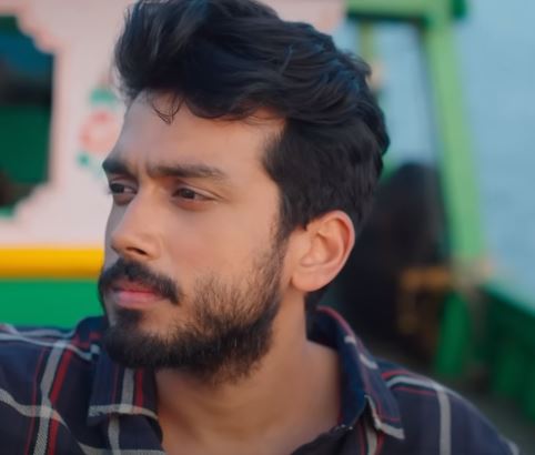 The role of Jeeva is acted by Kalidas Jayaram