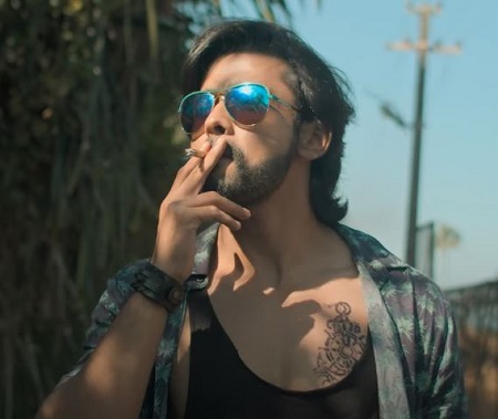 Aakasa Veedhullo movie download