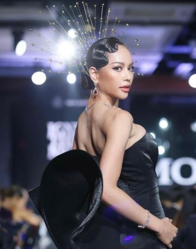 Anna Sueangam-iam is a model
