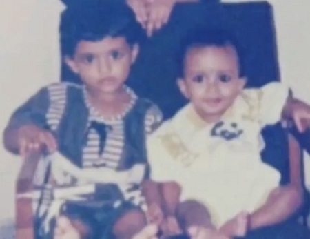 Arati Podi childhood picture with her cousin brother