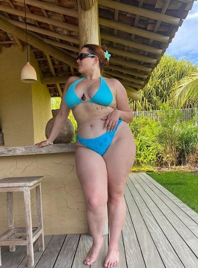 Barbie Ferreira height is 5 feet 6 inches