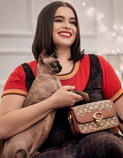 Barbie Ferreira with her pet
