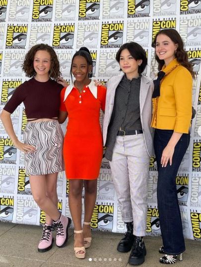 Camryn with the cast of Paper Girls