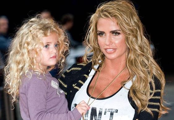 Childhood photo of Andre with her mom Katie Price