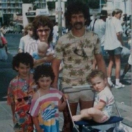 Childhood picture of Laura McCulloch with her parents and siblings