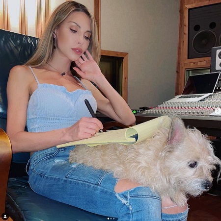 Chloe Lattanzi Net Worth (Income Source & Salary)