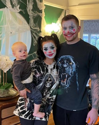 Eiri Munro celebrates Halloween