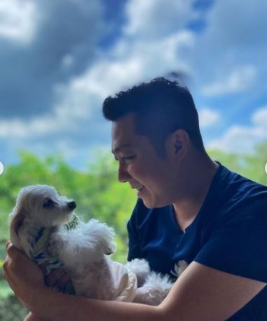 Eison Chai has a pet dog