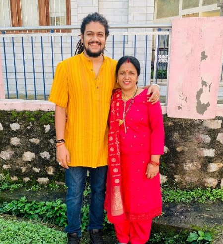 Hansraj Raghuwanshi with his mother