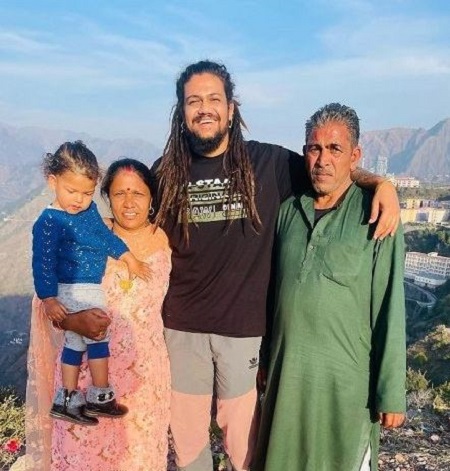 Hansraj Raghuwanshi with his parents