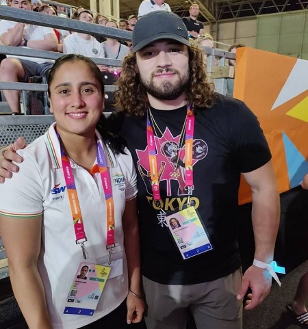 Harjinder Kaur with gold medal Boady Santavy