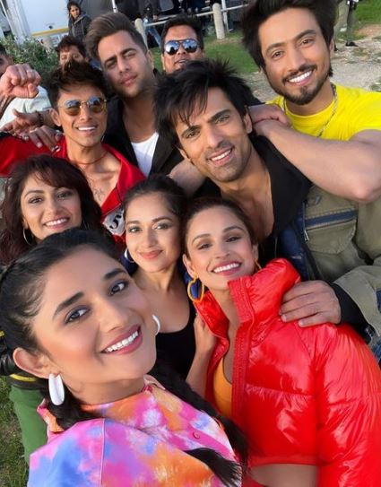 Kanika Mann with the contestants of Khatron Ke Khiladi