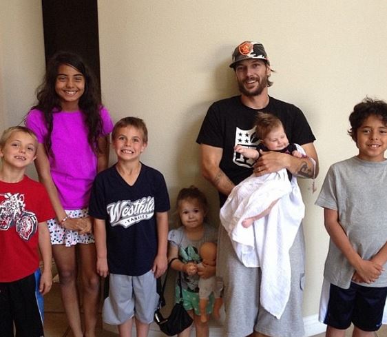 Kevin Federline and his kids