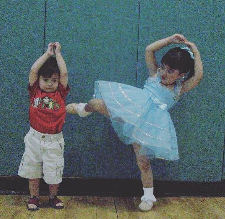Maia Reficco old image with her younger brother