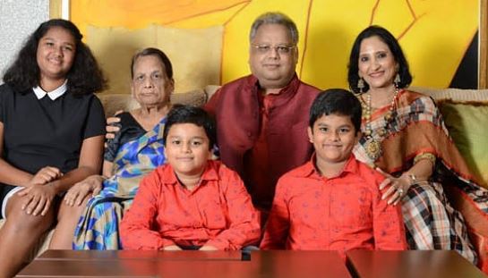 Rekha Jhunjhunwala with her spouse, mother in law, daughter and sons