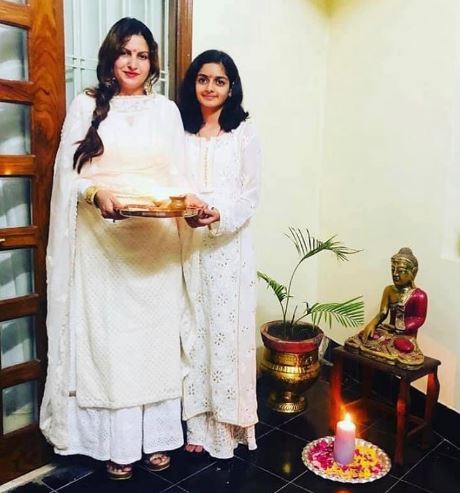 Sonali with her daughter Yashodhra Phogat
