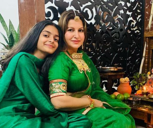 Yashodhara Phogat with her mother
