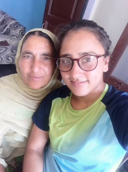 harjinder Kaur with her mother